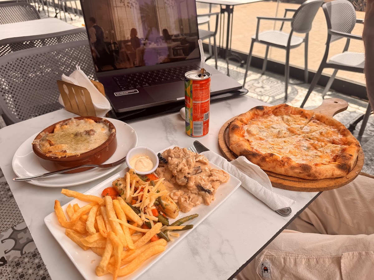 Plaza Pizza